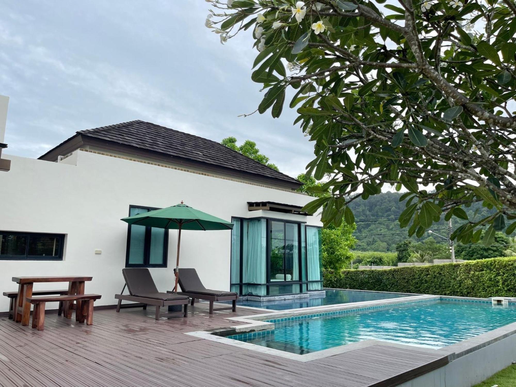 Ozone Villa Phuket Pa Khlok Exterior photo