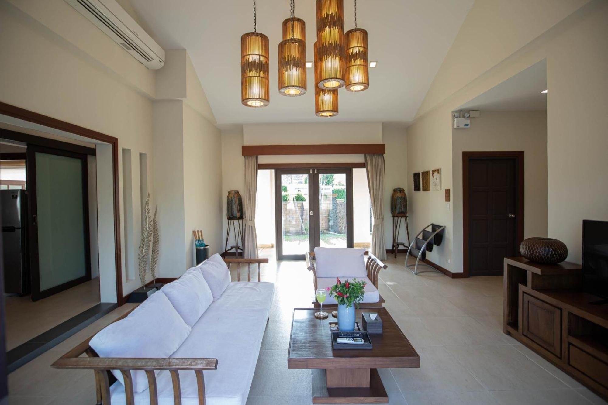 Ozone Villa Phuket Pa Khlok Exterior photo