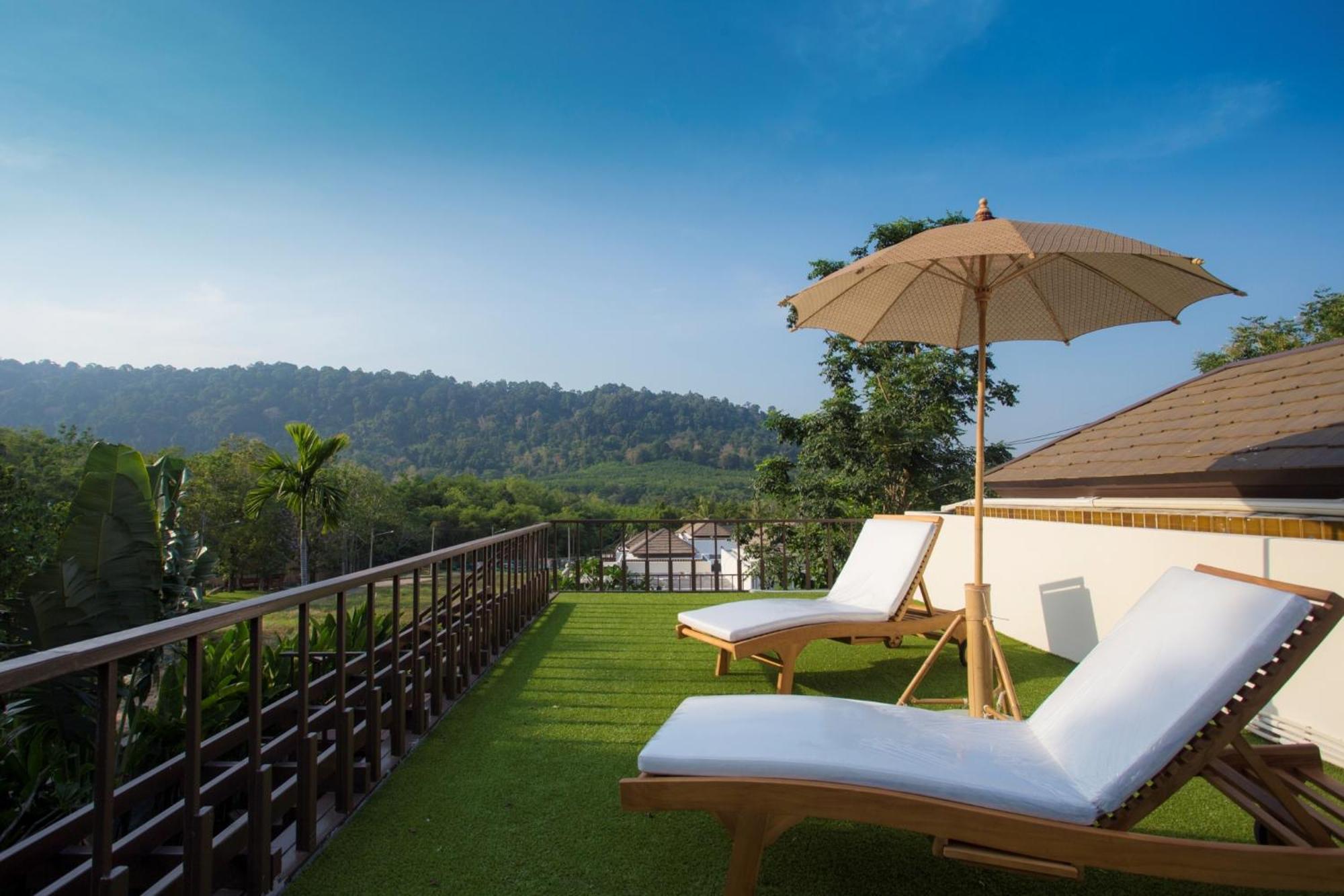 Ozone Villa Phuket Pa Khlok Exterior photo