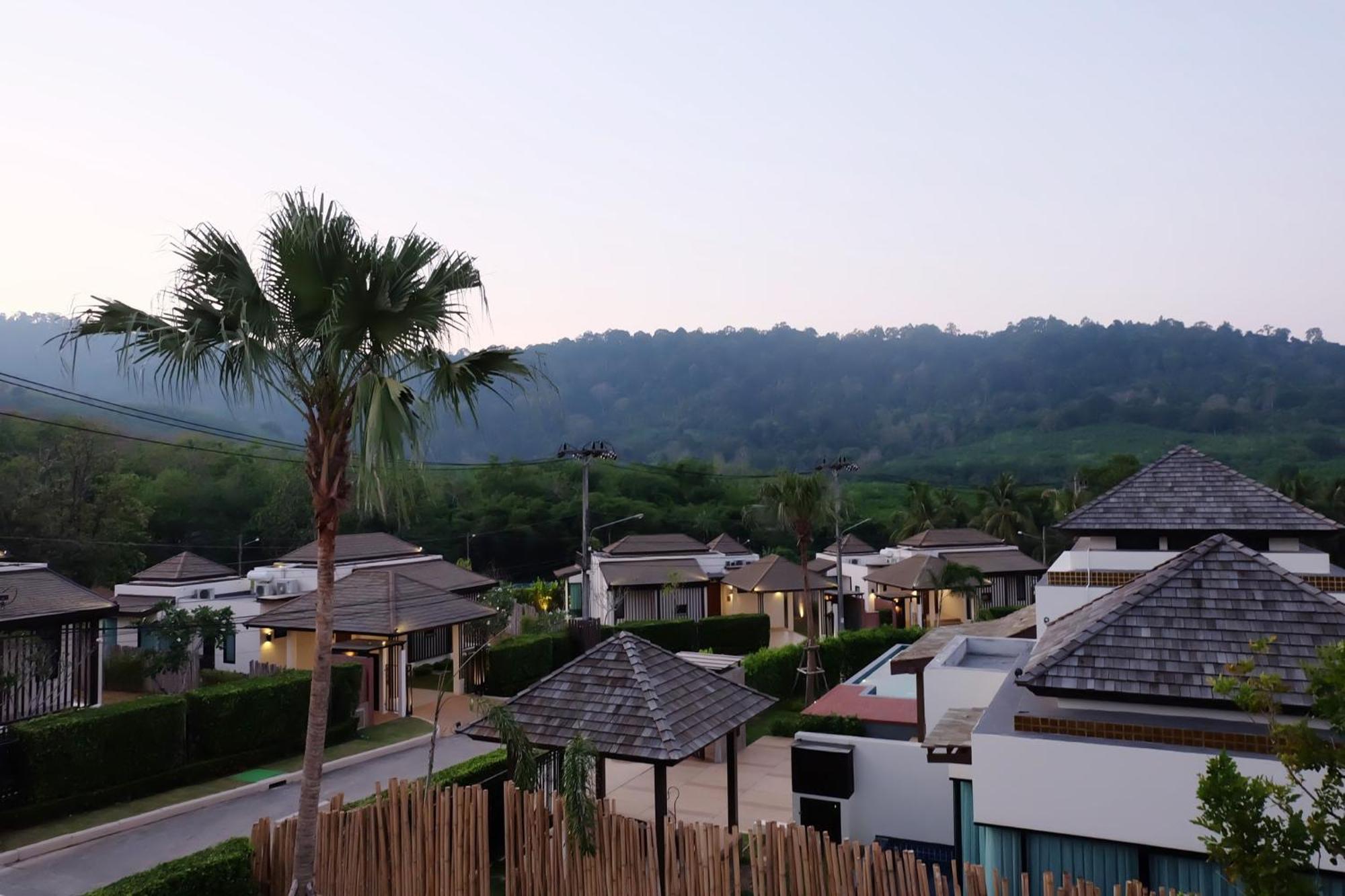 Ozone Villa Phuket Pa Khlok Exterior photo